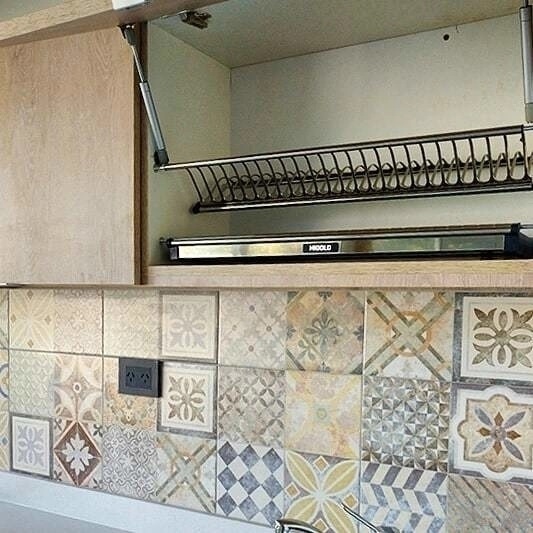 Ceramica Lourdes 56x56 Calcareo Color