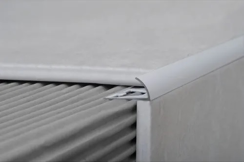 Guardacanto Arco Atrim Aluminio Cromo Brillante 10mm – 1381